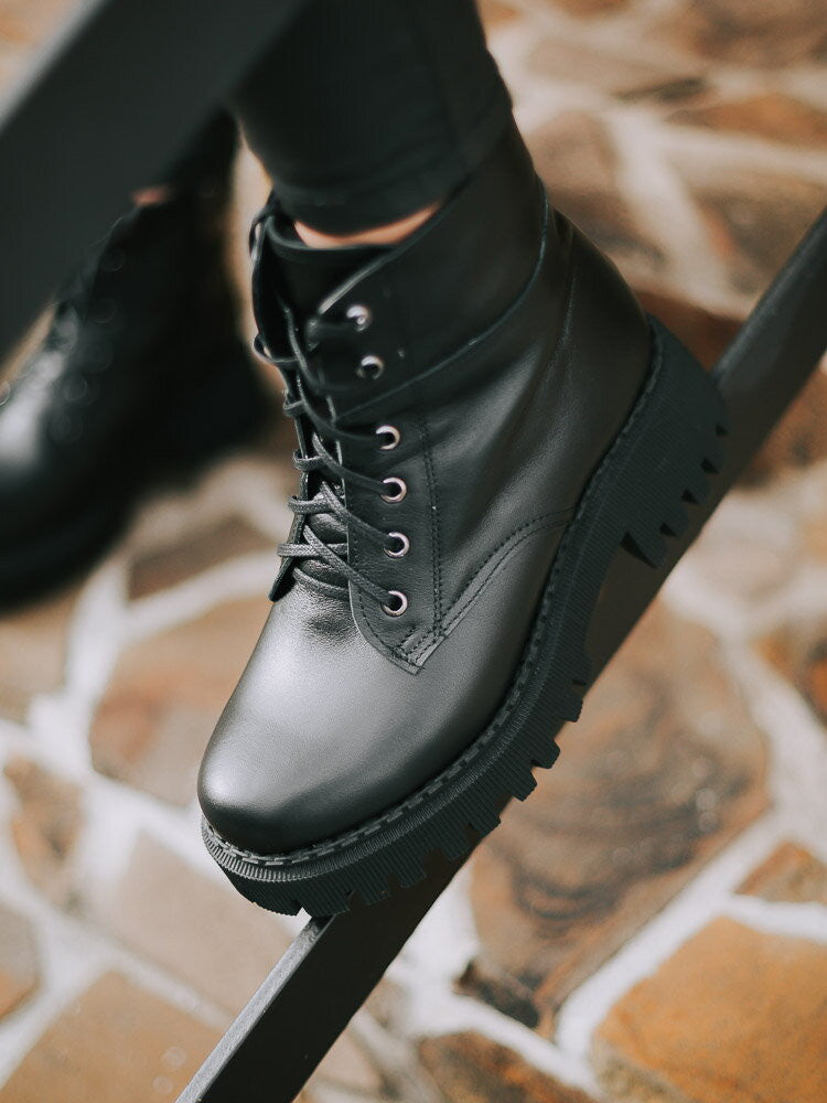 Elegantné členkové čižmy z pravej kože B-01 BLACK