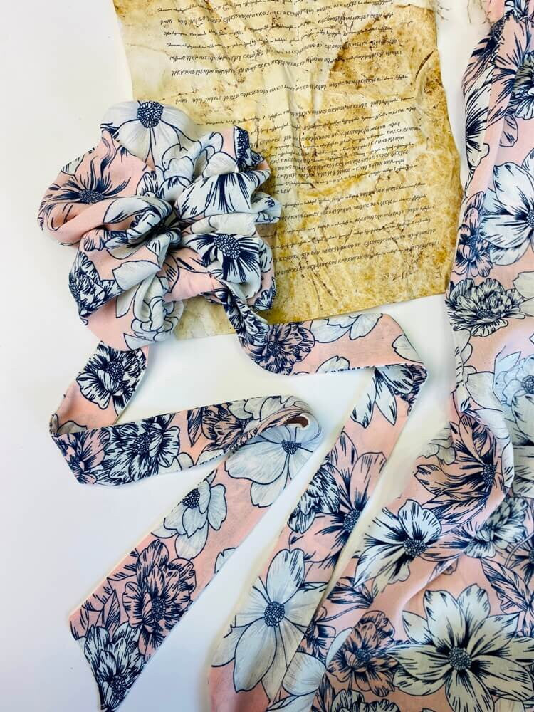 Scrunchie gumička v jemnej ružovej farbe